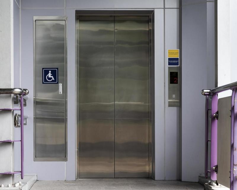 Fábrica de elevador cadeirante garante acessibilidade e conforto a todos
