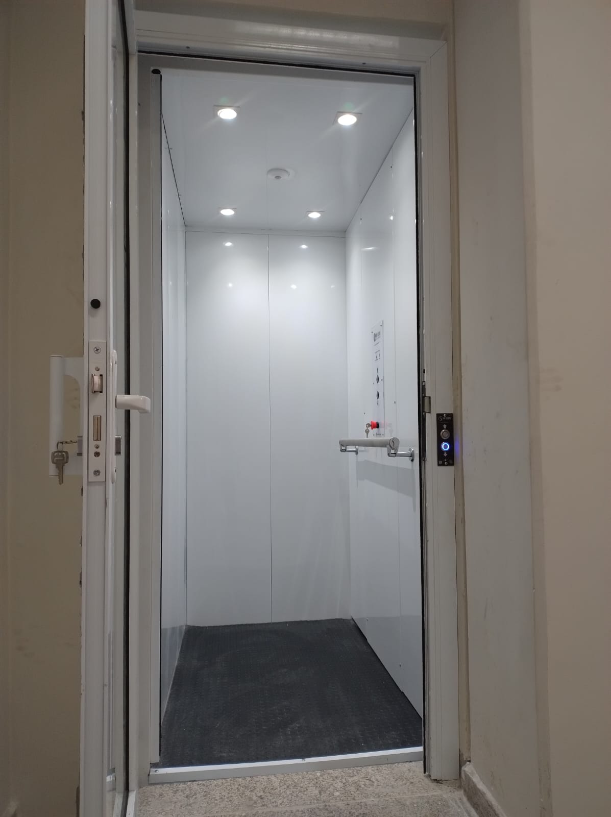 imagens de Modelos Cabinados Pintados e em Inox